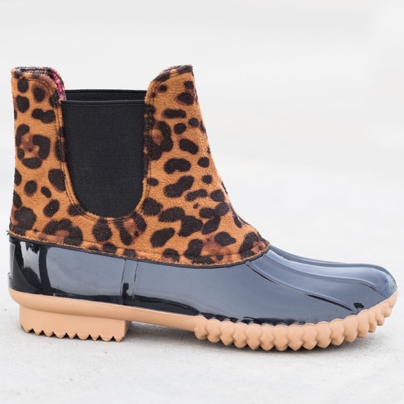 Shoes - ✨HP✨ Leopard Duck Rainboot